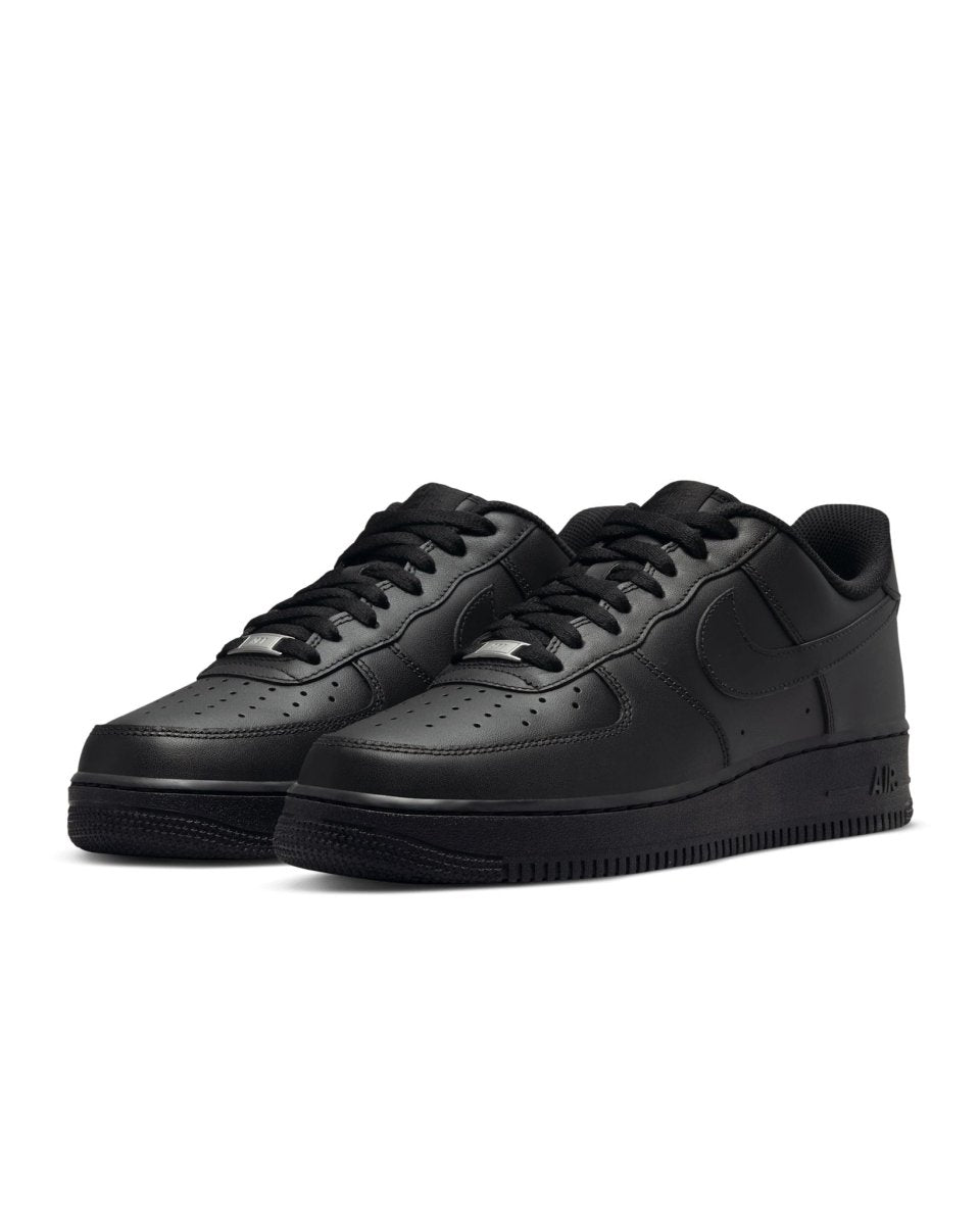 Nike Air Force 1 '07 in a "Triple Black" colorway - RecetaSneakers